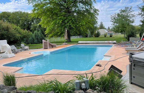 Walla Walla Casa | Spacious 4-bedroom house in lovely Walla Walla with pool and fitness room
