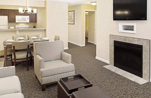 Berkeley Complejo | Spacious 4 Bedroom Suite at Historic Powhatan Resort