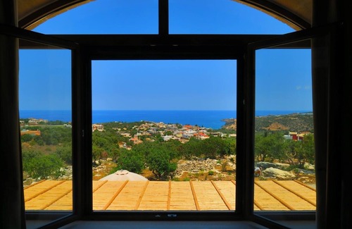 Gerani Villa | Villa Minea, la espaciosa villa de 4 dormitorios con piscina climatizada