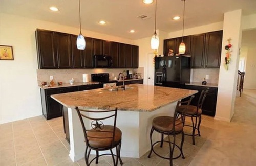 Barker Villa | Spacious 4-bedroom villa in fabulous Houston with WiFi, AC