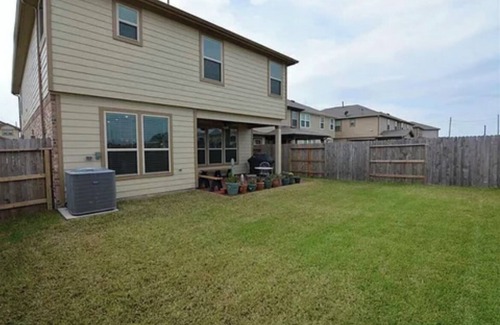 Barker Villa | Spacious 4-bedroom villa in fabulous Houston with WiFi, AC