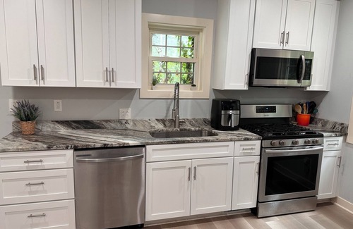 Northeast South Bend Casa | Spacious 4 Bedroom with Loft in Harter Heights. Walk to Notre Dame!