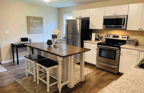 Sylvan Beach Casa | Spacious 4-bedroom waterfront house in Sylvan Beach with private yard and dock.