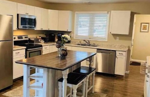 Sylvan Beach Casa | Spacious 4-bedroom waterfront house in Sylvan Beach with private yard and dock.
