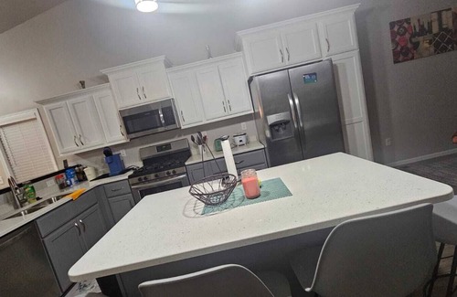 Fargo Casa | Spacious 4-bedroom with WiFi and AC in brilliant Fargo, great for eleven people