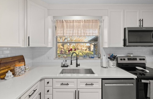 Columbus Casa | Spacious 4 bedrooms 3 full bath house in delightful Columbus with AC, WiFi
