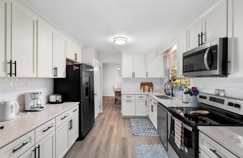 Columbus Casa | Spacious 4 bedrooms 3 full bath house in delightful Columbus with AC, WiFi