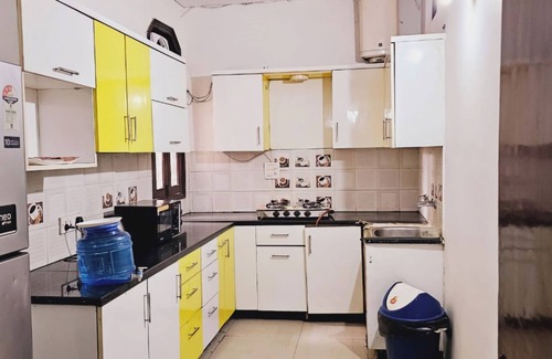 East of Kailash Apartamento | Spacious 4 BHK Apartment | Feels like 🏠