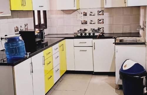 East of Kailash Apartamento | Spacious 4 BHK Apartment | Feels like 🏠