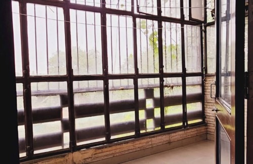 East of Kailash Apartamento | Spacious 4 BHK Apartment | Feels like 🏠