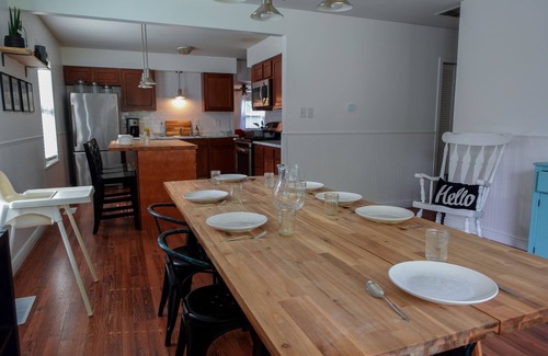 Chesterton Casa | Spacious 4 BR 10 mins to 🏝 Near Chicago Sleeps 12