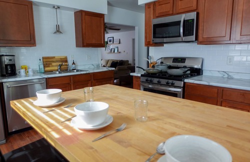 Chesterton Casa | Spacious 4 BR 10 mins to 🏝 Near Chicago Sleeps 12