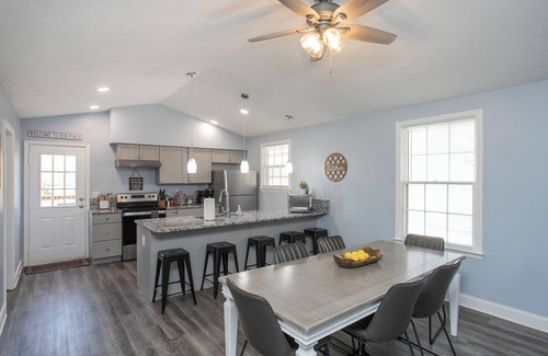 La Vergne Casa | Spacious 4 BR/3 BA with Game Room