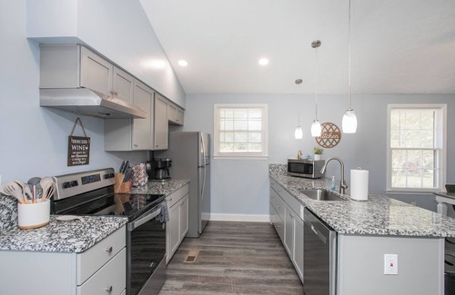 La Vergne Casa | Spacious 4 BR/3 BA with Game Room