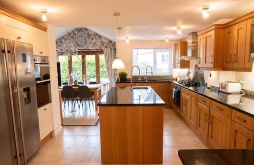 Waunlwyd Casa | Spacious 4 BR detached & parking