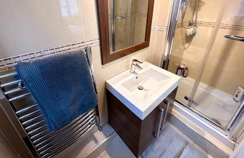 Waunlwyd Casa | Spacious 4 BR detached & parking