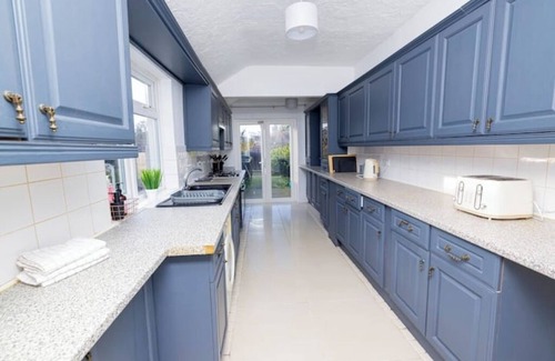 Kettering Casa | Spacious 4-BR Home in Kettering