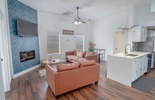 Denver Heights Cabaña | Spacious 4 BR Home Near River Walk 6 Mins Drive