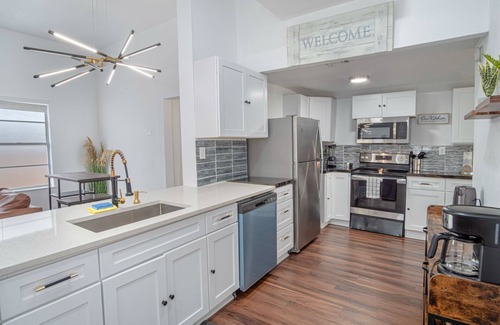 Denver Heights Cabaña | Spacious 4 BR Home Near River Walk 6 Mins Drive