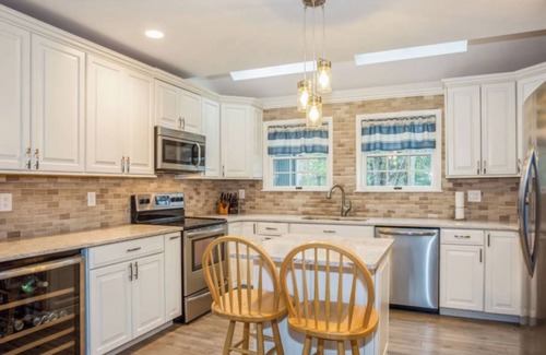 Ridge Casa | Spacious 4 BR house with swimming pool, AC, WiFi in wonderful Wading River