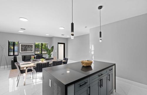 Allapattah Apartamento | Spacious 4-BR House W Free Parking