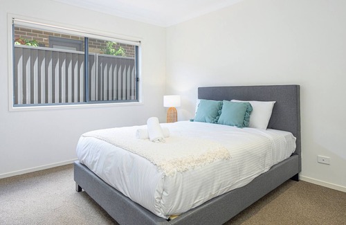 Cobbitty Casa | Spacious 4 Br Modern house WiFi & Parking
