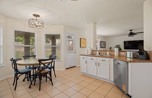 Leon Valley Casa | Spacious 4 BR | Near Med Center & Lackland