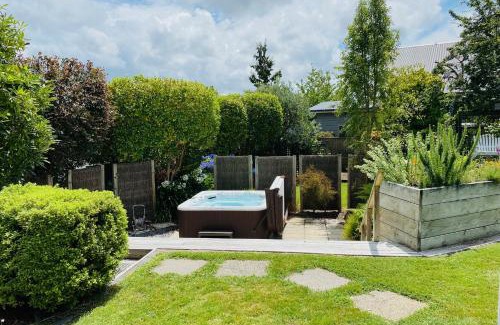 Taupo Casa | Spacious 4 brm home with spa and large garden