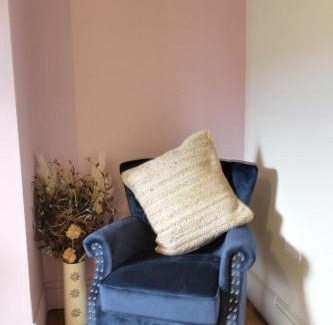 Huddersfield Casa | Spacious 4 Double Bedroom House in Huddersfield with parking