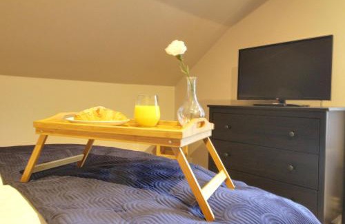 Huddersfield Casa | Spacious 4 Double Bedroom House in Huddersfield with parking