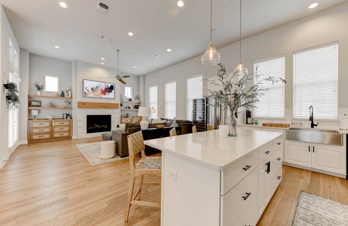 Riverside Casa | Spacious 4 Story House 1 Mile From Downtown