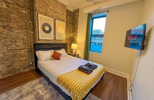 Near South Side Apartamento | Spacious 420 friendly 3BR in South Loop Near McCormick Place, Grant Park and Soldier Field with Optional Parking
