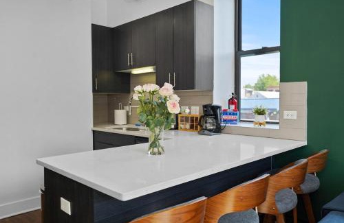 Near South Side Apartamento | Spacious 420 Friendly 3BR Retreat Near McCormick Place and Soldier Field