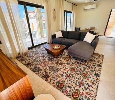 Cerritos Casa | Spacious 4B Retreat, Walk to Beach, Rooftop Views