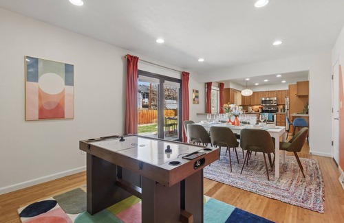 Scenic Heights Casa | Spacious 4BD - Backyard BBQ, Fire Pit & Mini Golf