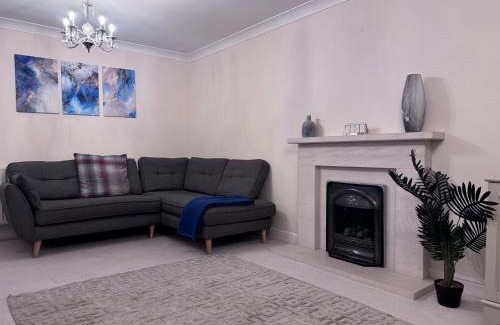 Halghton Casa | Spacious 4BD House with Character in Coventry