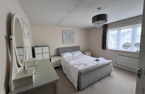 Halghton Casa | Spacious 4BD House with Character in Coventry