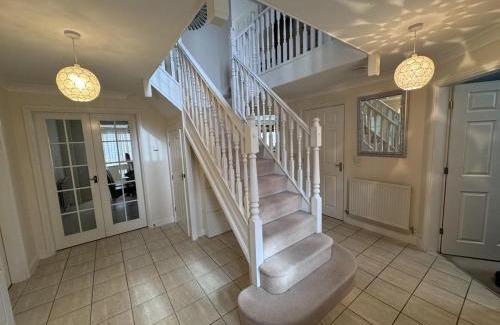 Halghton Casa | Spacious 4BD House with Character in Coventry
