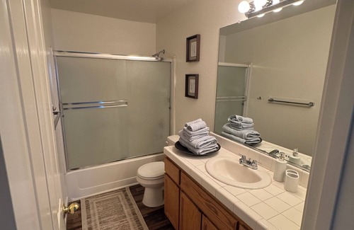 Turlock Casa | Spacious 4bdr 2bth vacation retreat