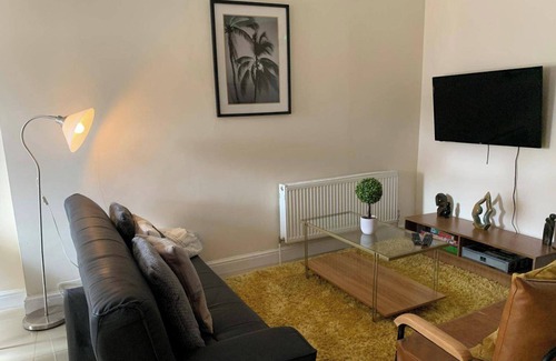 Woking Casa | Spacious 4Bed Home Near Woking Attractions&Nature