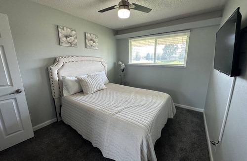 Cool Valley Casa | Spacious 4Bedroom Family House.