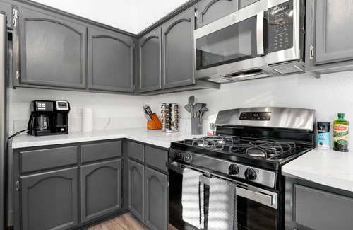 Hood Casa | Spacious 4Beds/3Baths Fully Remodeled Mansion