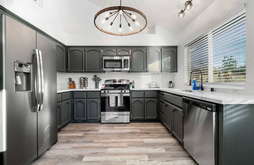 Hood Casa | Spacious 4Beds/3Baths Fully Remodeled Mansion