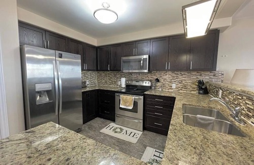 Amherstview Casa | Spacious 4BR+2.5 bathrooms+Fenced Yard, WiFi. Enjoy a peaceful getaway