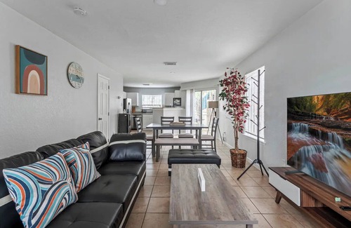 Houston Casa | Spacious 4BR 2.5BATH Near IAH Airport