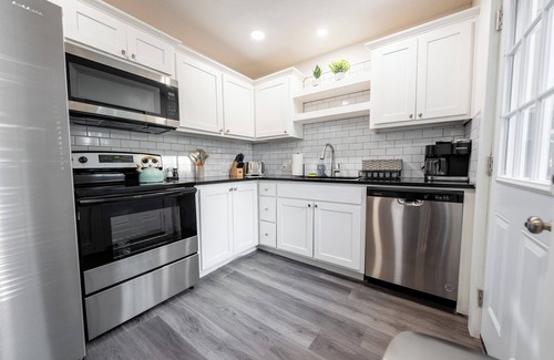 Norman Casa | Across From Stadium - OU - 4 Bed/2 Full Bath - Sleeps 8