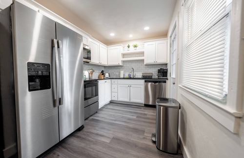 Norman Casa | Across From Stadium - OU - 4 Bed/2 Full Bath - Sleeps 8