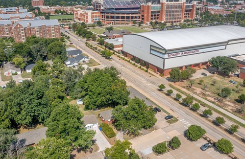 Norman Casa | Across From Stadium - OU - 4 Bed/2 Full Bath - Sleeps 8