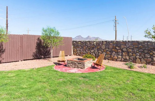 Las Cruces Casa | Spacious 4BR/3 Bath House with Beautiful Mountain Views front and back.