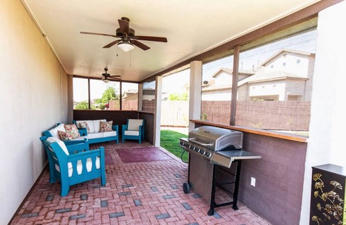 Las Cruces Casa | Spacious 4BR/3 Bath House with Beautiful Mountain Views front and back.
